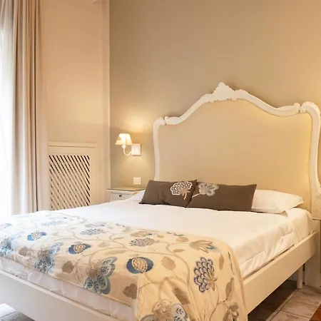 Certosa Bed and Breakfast 4*